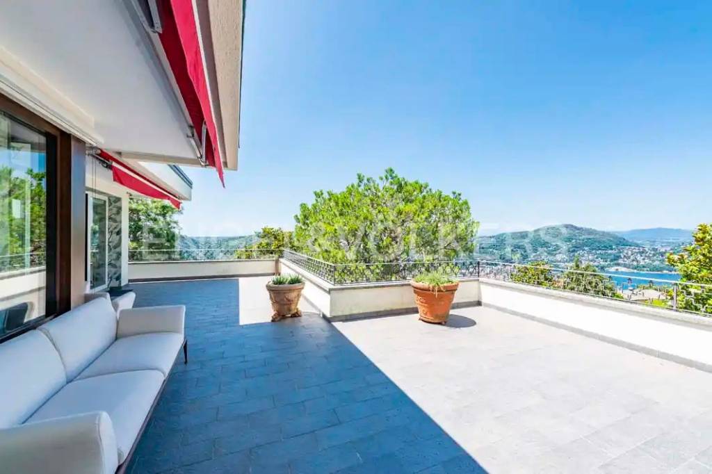 casa indipendente in vendita a Como in zona Garzola