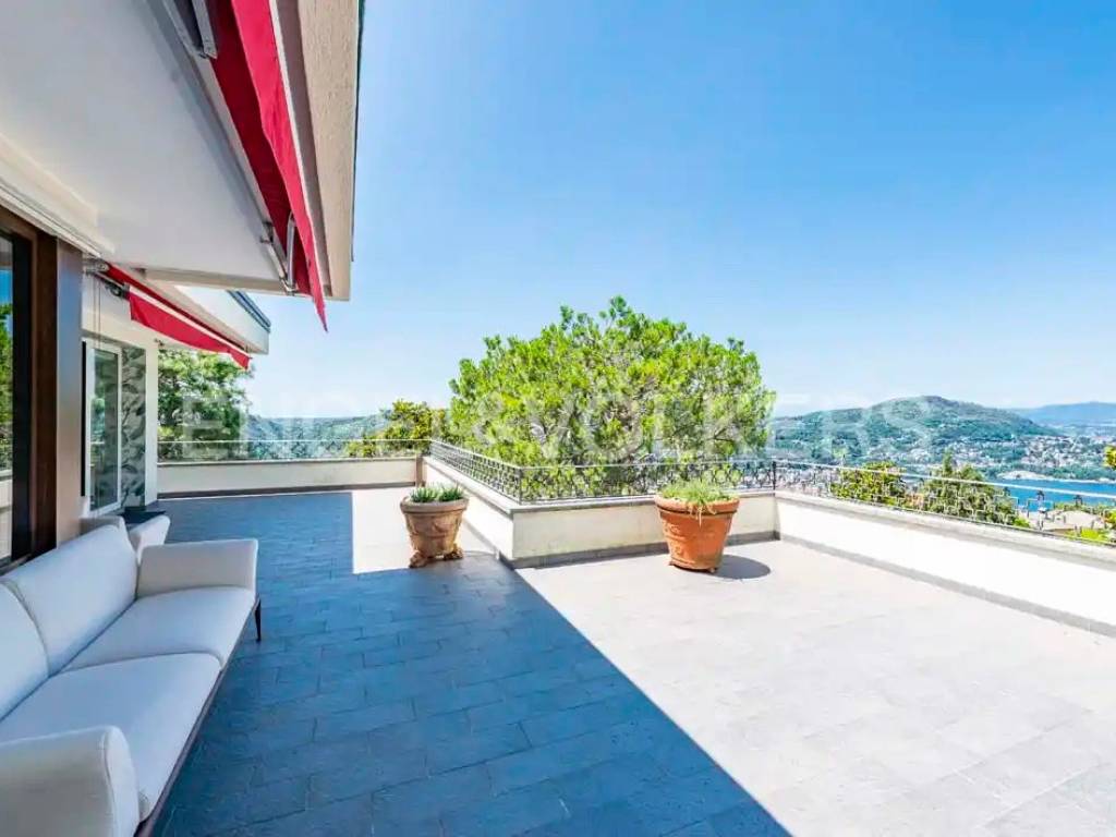 casa indipendente in vendita a Como in zona Garzola