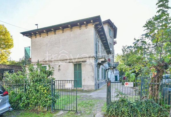 appartamento in vendita a Como in zona Caserme