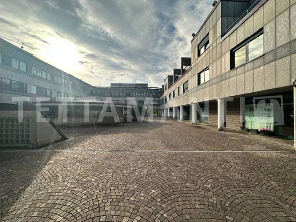 appartamento in vendita a Como in zona Lora