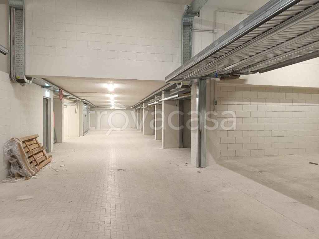 locale commerciale in vendita a Como in zona Valduce