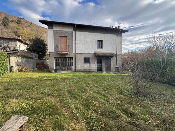 casa indipendente in vendita a Como in zona Civiglio