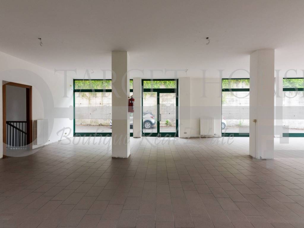 negozio in vendita a Como in zona Rebbio