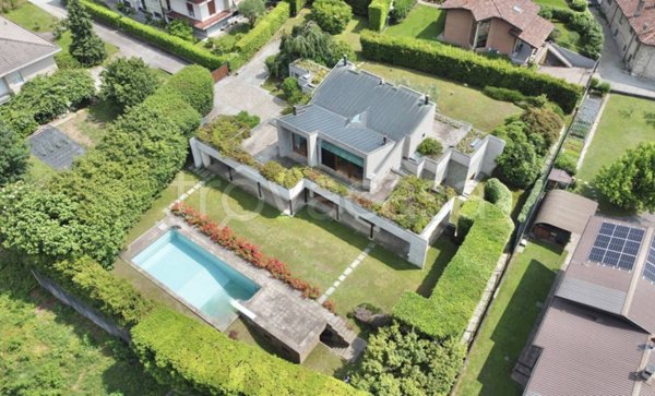 casa indipendente in vendita a Como in zona Lora