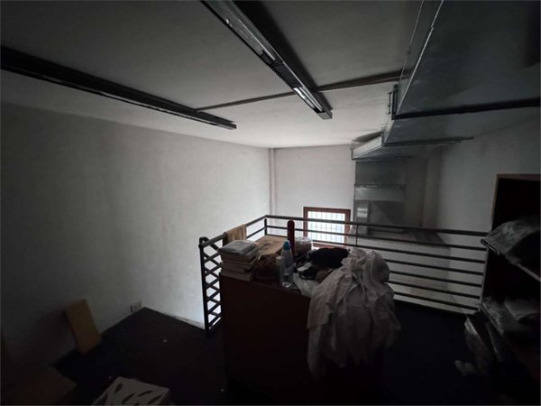 negozio in vendita a Como in zona Lora