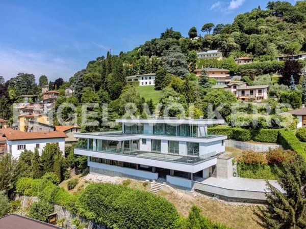 casa indipendente in vendita a Como in zona Villa Olmo