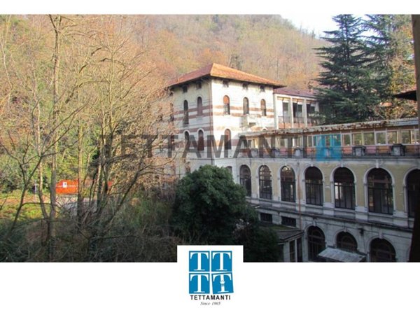 intera palazzina in vendita a Como in zona Rebbio