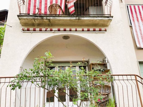 appartamento in vendita a Como in zona Lora