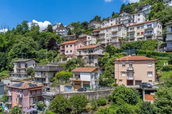 casa indipendente in vendita a Como in zona Borghi