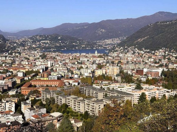 appartamento in vendita a Como in zona Lora