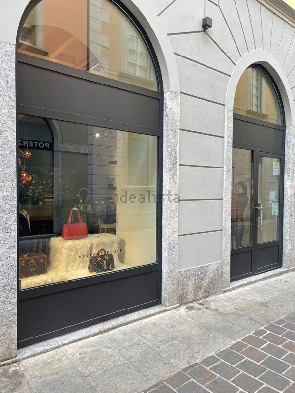 negozio in vendita a Como