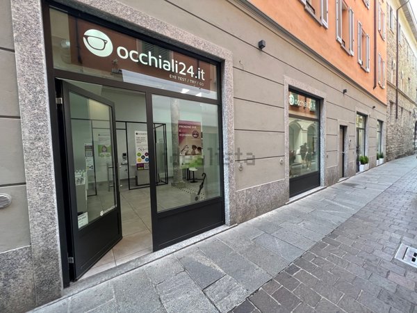 negozio in vendita a Como