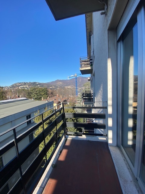 appartamento in vendita a Como in zona Como Centro