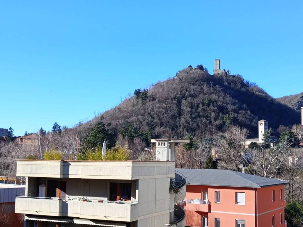 appartamento in vendita a Como in zona Lora