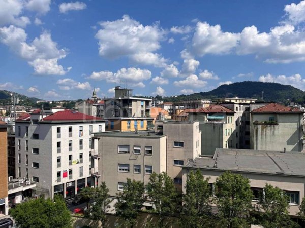 appartamento in vendita a Como in zona Borghi