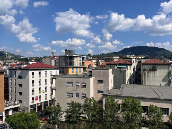appartamento in vendita a Como in zona Borghi