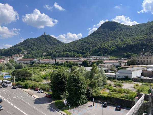 appartamento in vendita a Como in zona Borghi