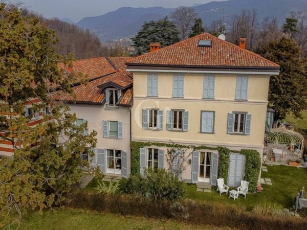 appartamento in vendita a Como in zona Monte Olimpino