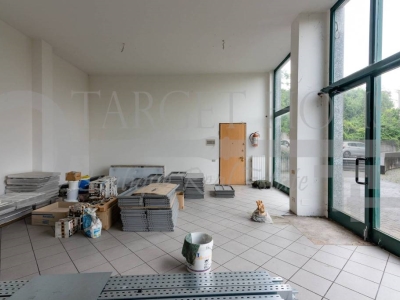negozio in vendita a Como in zona Rebbio