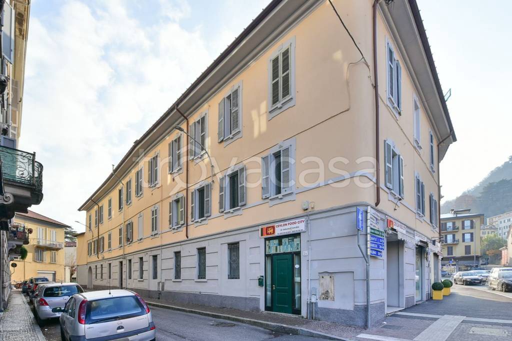 appartamento in vendita a Como in zona Borghi