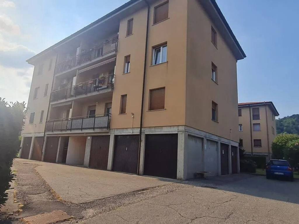 appartamento in vendita a Como in zona Breccia