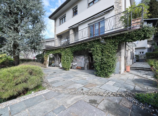 casa indipendente in vendita a Como in zona Monte Olimpino