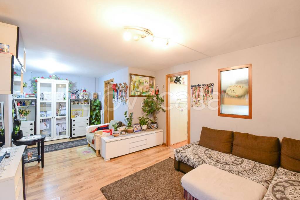 appartamento in vendita a Como in zona Muggiò