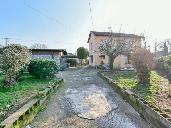 casa indipendente in vendita a Como in zona Albate