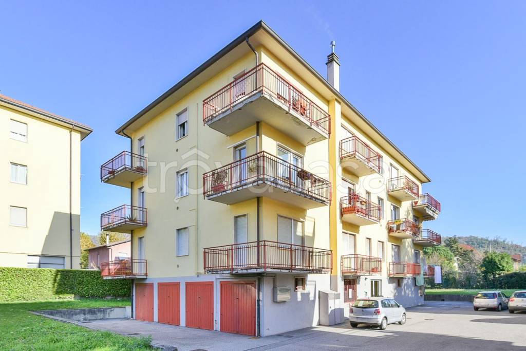 appartamento in vendita a Como in zona Breccia