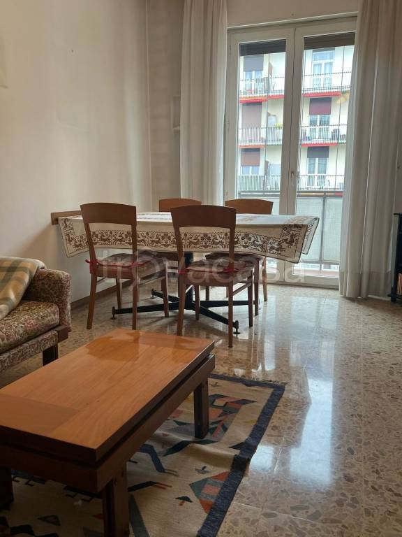 appartamento in vendita a Como in zona Ponte Chiasso