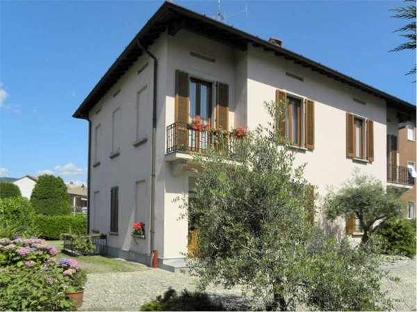 casa indipendente in vendita a Como in zona Lora