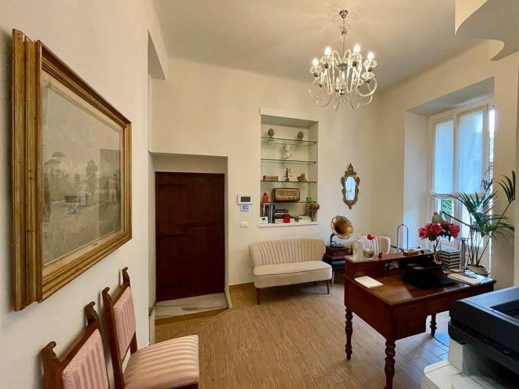 appartamento in vendita a Como in zona Borghi