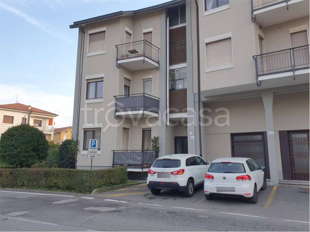 appartamento in vendita a Como in zona Albate