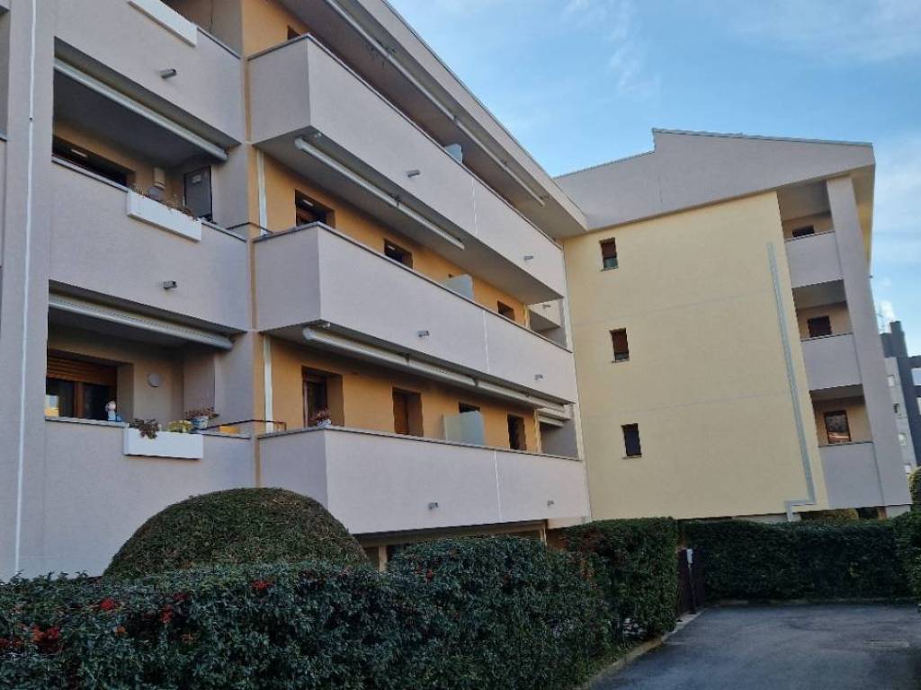 appartamento in vendita a Como in zona Breccia