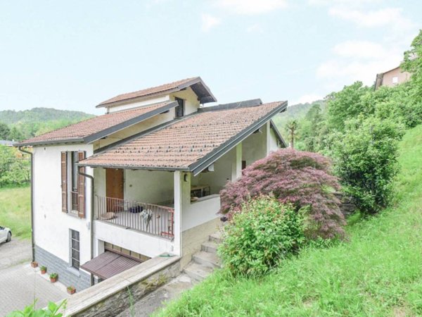 casa indipendente in vendita a Como in zona Albate