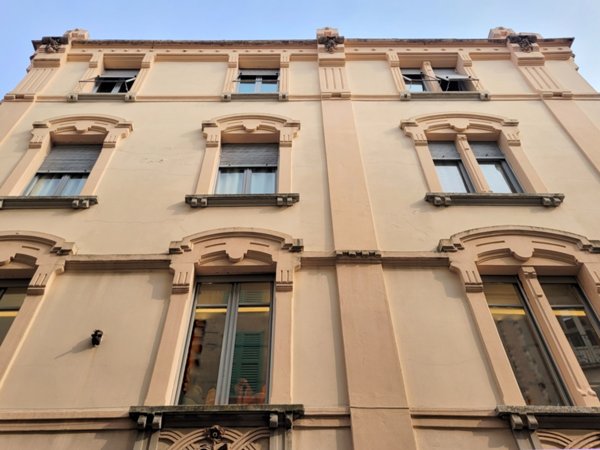 appartamento in vendita a Como in zona Como Centro