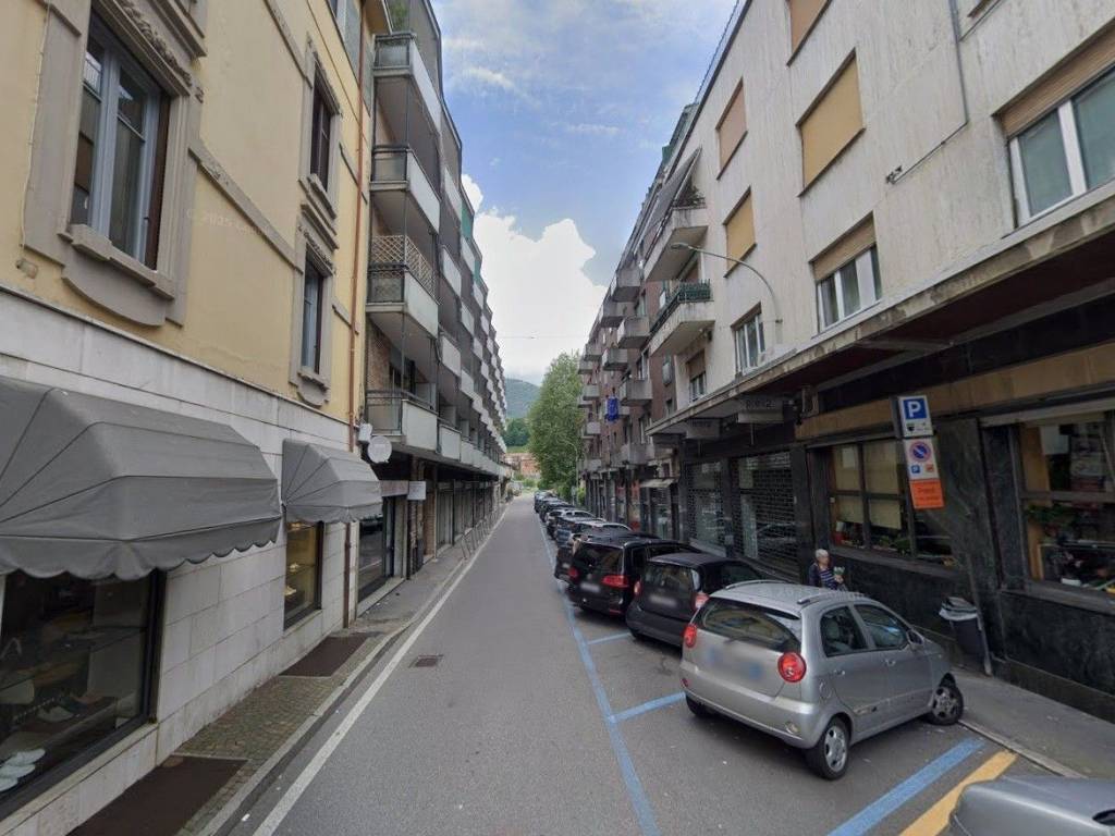 negozio in vendita a Como in zona Tavernola