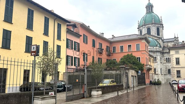 appartamento in vendita a Como in zona Como Centro