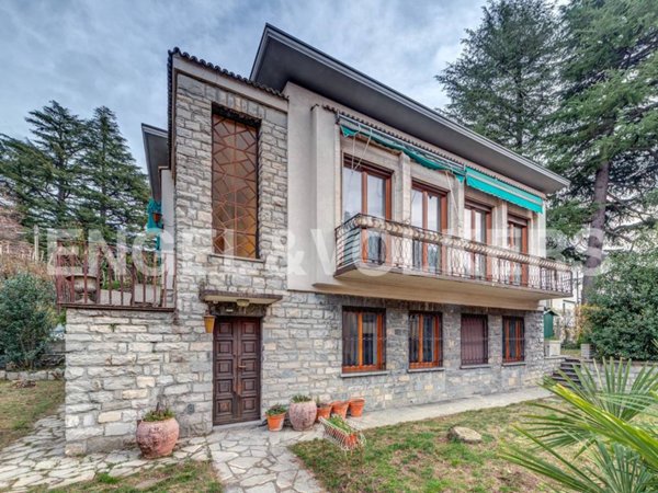 casa indipendente in vendita a Como in zona Villa Olmo