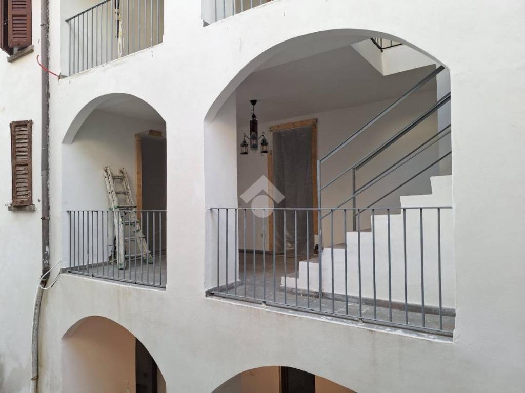appartamento in vendita a Como in zona Albate