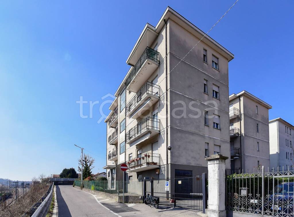 appartamento in vendita a Como in zona Camerlata