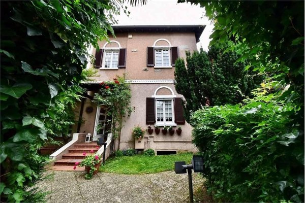 casa indipendente in vendita a Como in zona Borghi