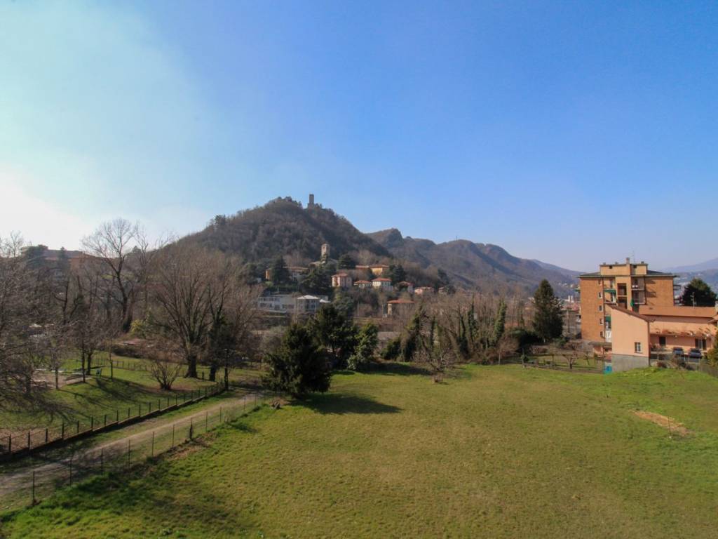 appartamento in vendita a Como in zona Borghi