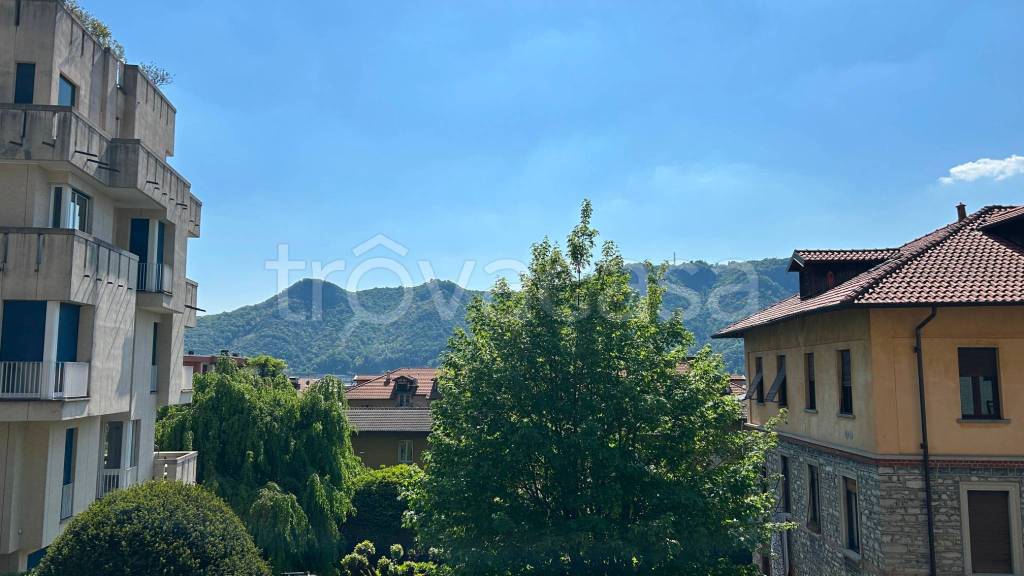 appartamento in vendita a Como in zona Borghi