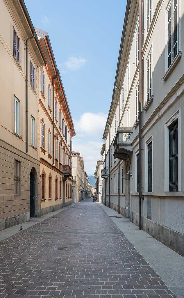 appartamento in vendita a Como in zona Piazza Volta