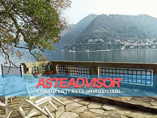 casa indipendente in vendita a Como in zona Villa Olmo