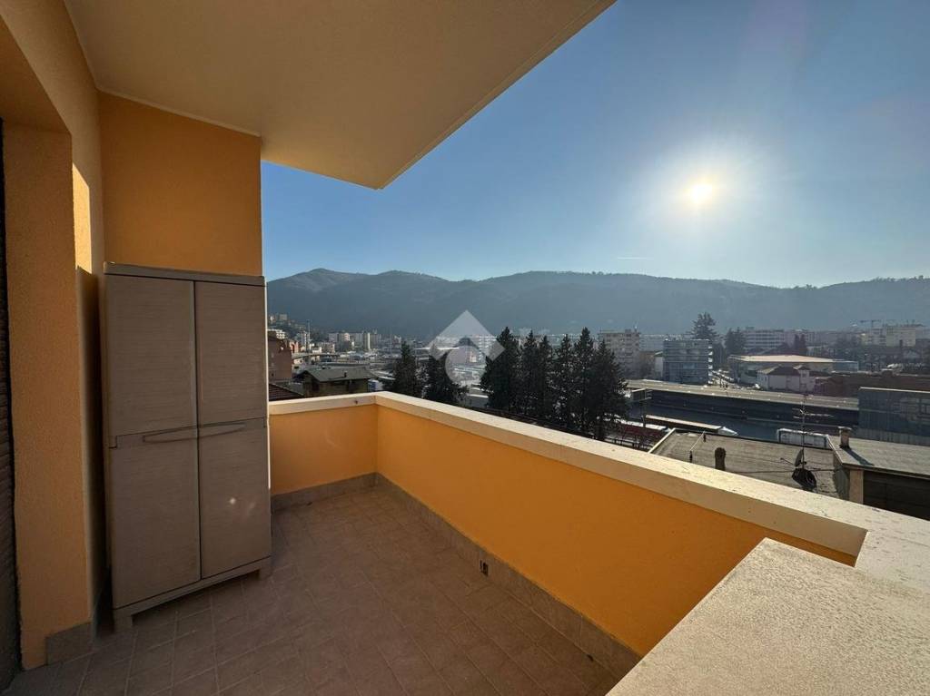 appartamento in vendita a Como in zona Ponte Chiasso