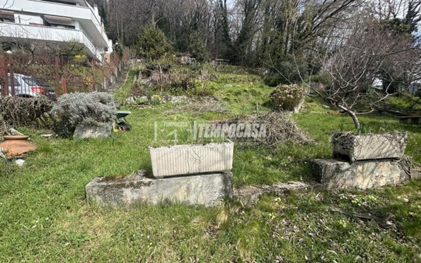 terreno agricolo in vendita a Como in zona Civiglio
