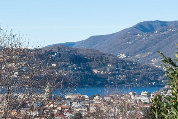 appartamento in vendita a Como in zona Lora