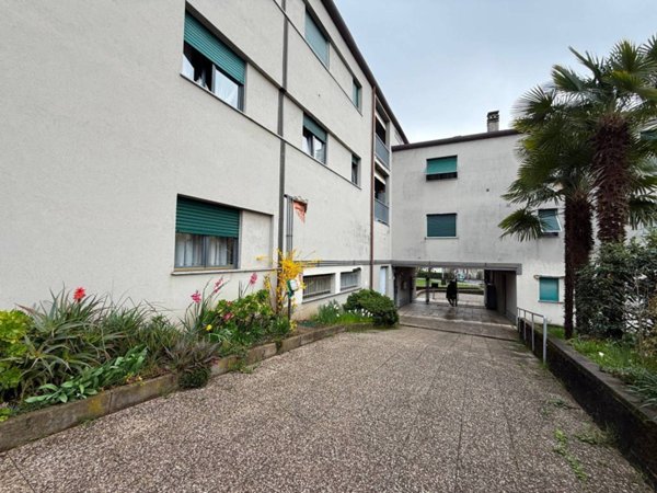 appartamento in vendita a Como in zona Breccia